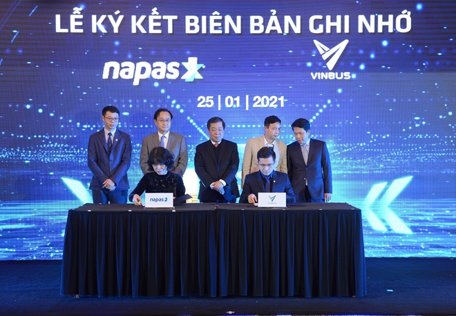 VinBus và NAPAS ký thỏa thuận hợp tác thanh toán thẻ vé điện tử